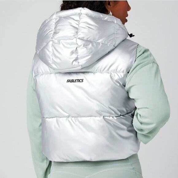 Fabletics Essential‎ Cropped Hooded Puffer Vest Silver Shine Sz M - Picture 2 of 14